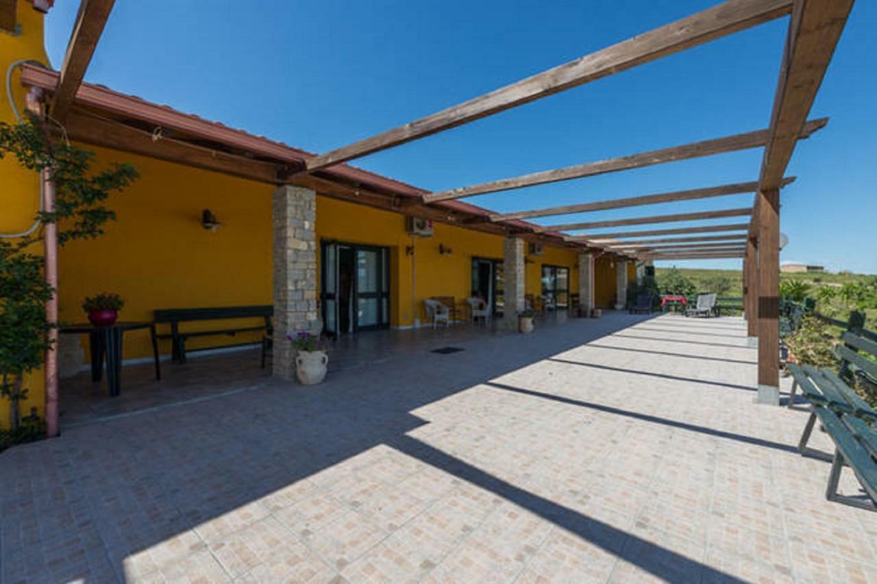 Cuaddus E Tellas Nuragus Luaran gambar